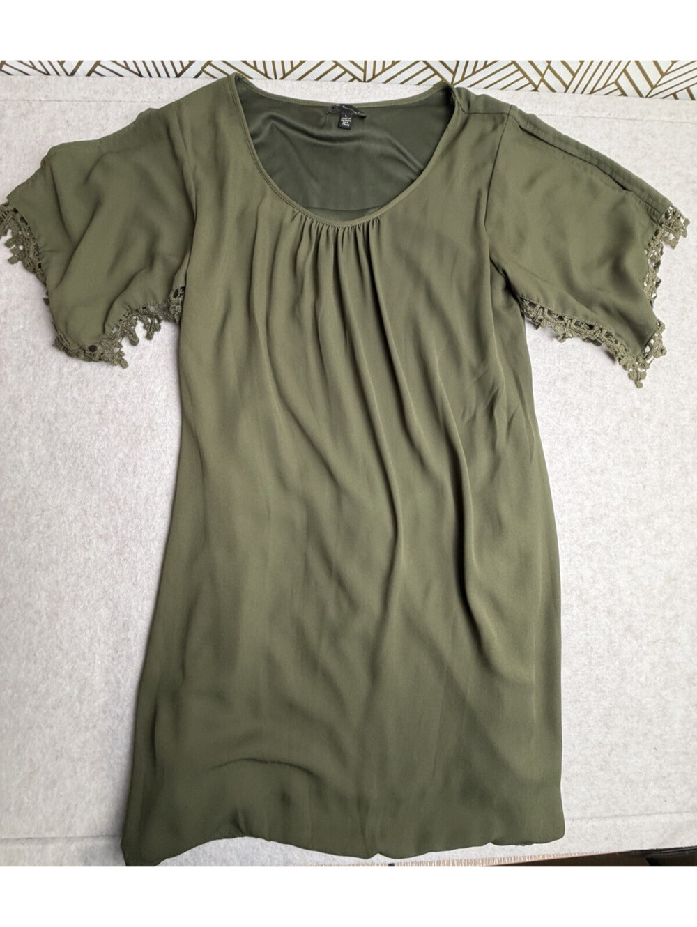 City Triangles Women's L Olive Green Babydoll-Style Dress Lace Trim Short Sleeve